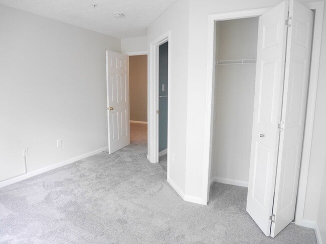 Building Photo - Spacious 2 Bedroom Condominium in Owings M...