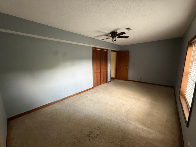 Building Photo - Big on Space. Big on Convenience. Big on Comfort.