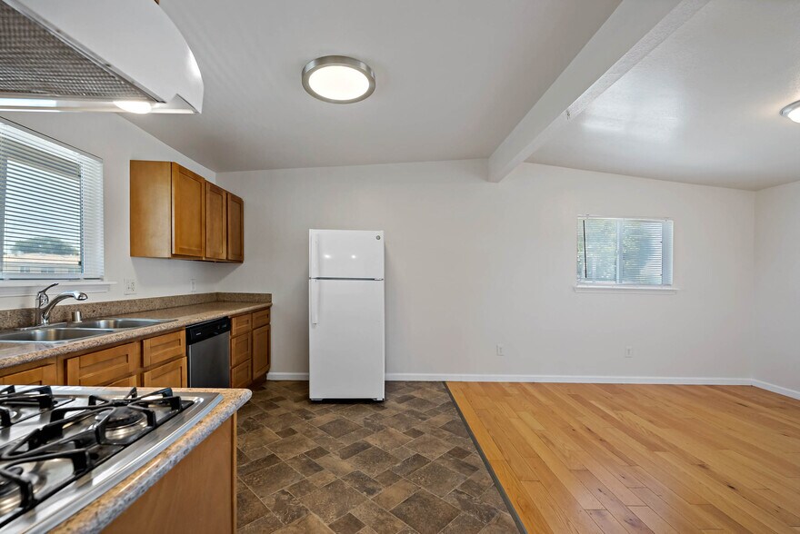 Building Photo - 230 Sanford Ave