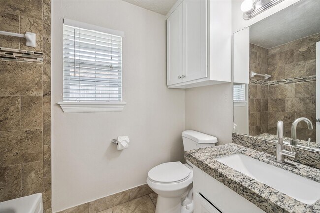 Building Photo - 23103 Berry Pine Dr