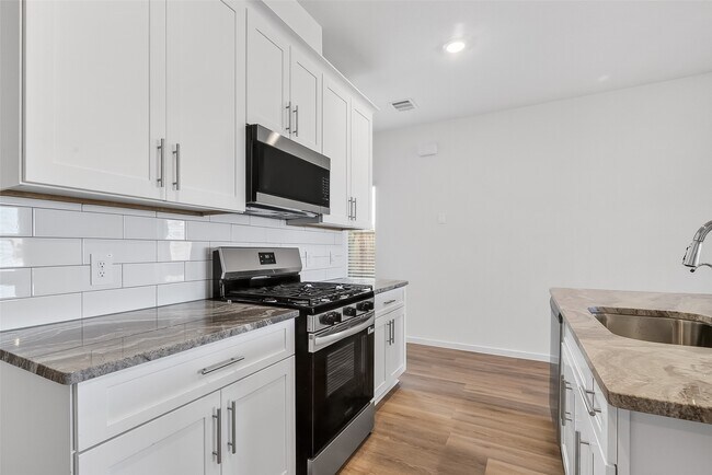 Building Photo - 4034 Bronco Sta Ln