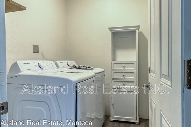 Building Photo - 3009 W Lathrop Rd