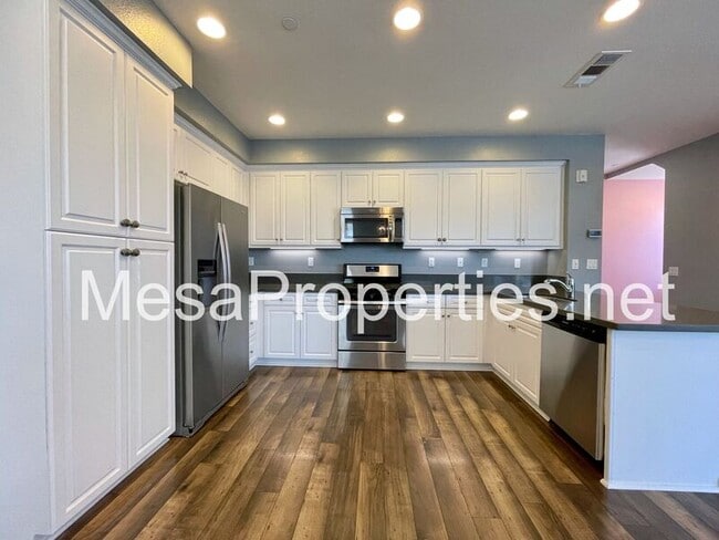 Building Photo - 8870 Camphor Ave