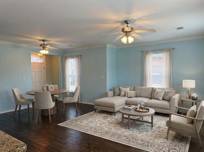 Building Photo - 1425 W Villa Maria Rd