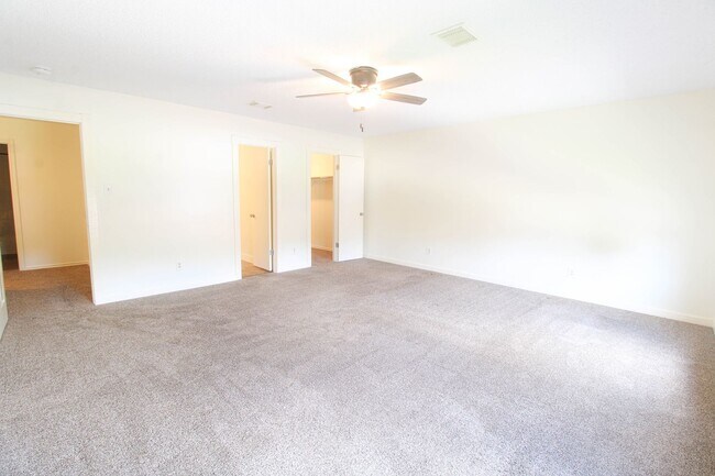 Building Photo - 8118 Chestnut Manor Dr