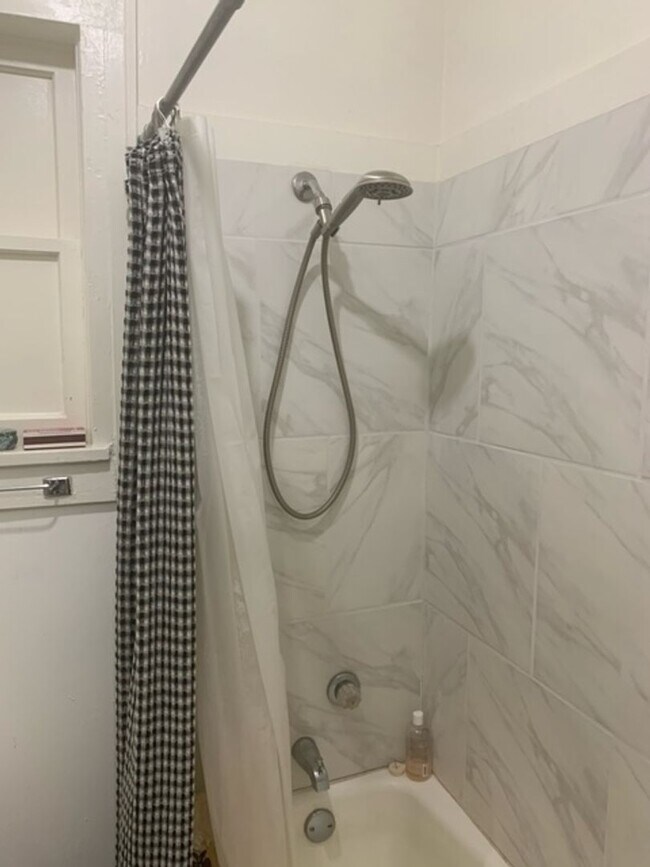 Building Photo - Cozy 1 bed 1 Bath Close to OU Campus