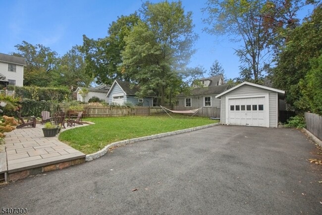 Building Photo - 6 Girard Pl