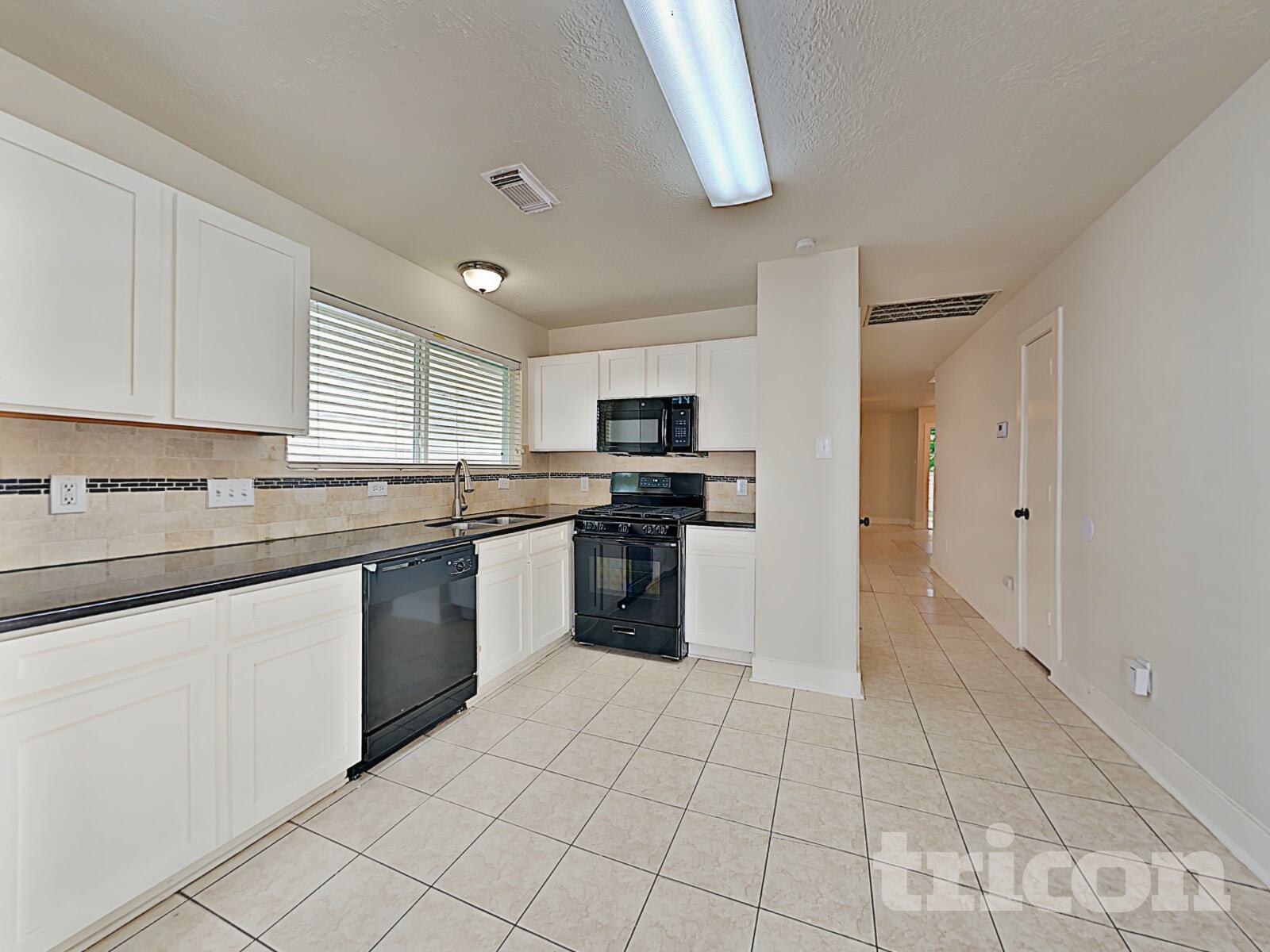 Building Photo - 15810 W Park Ct