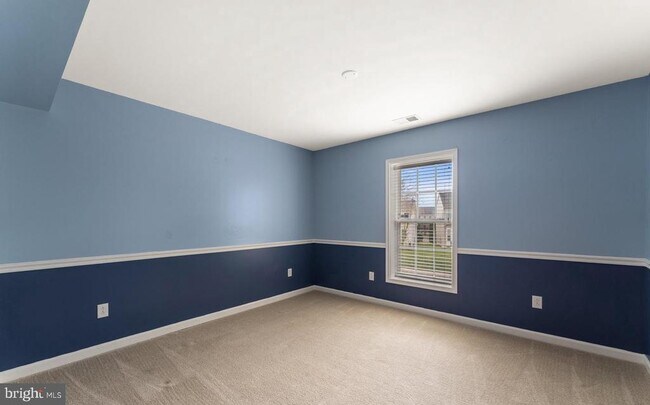 Building Photo - 575 Hunters Rd