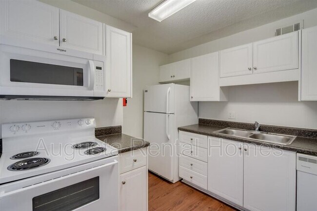 Building Photo - 2905 Arrowhead Dr