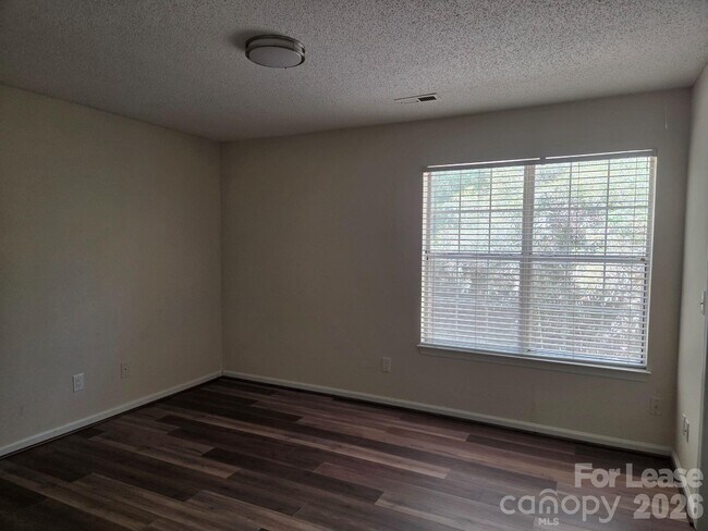 Building Photo - 437 Cedarcroft Dr