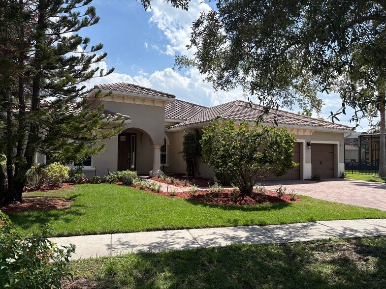 Building Photo - 3700 Paradiso Cir