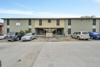 Building Photo - 1910 Willowbend St