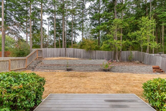 Building Photo - Stunning 3 Bed 2.5 Bath home in Fairway Point
