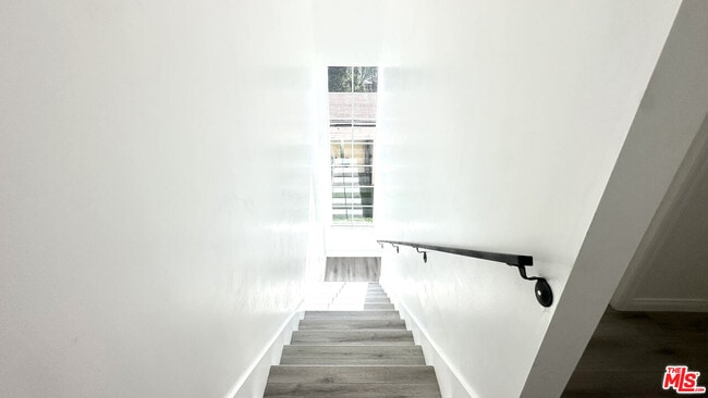 Building Photo - 16023 Wyandotte St