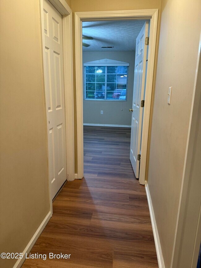 Building Photo - 10305 Trotters Pointe Dr