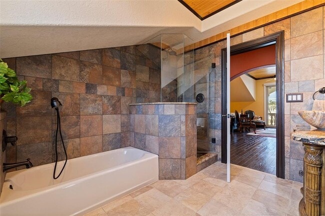 Building Photo - 3931 Pompano Dr SE