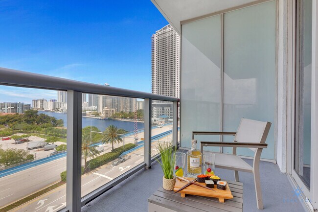 Building Photo - 2602 E Hallandale Beach Blvd