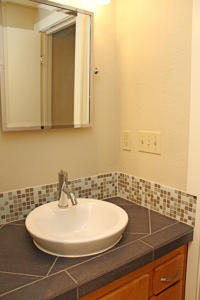 Building Photo - 1829 NW Lovejoy St