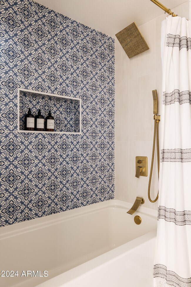 Building Photo - 6629 E Dreyfus Ave