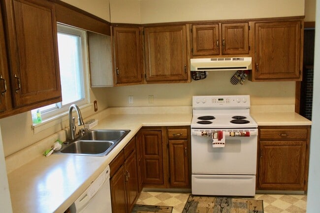 Building Photo - 4705 Nuttfield Ln