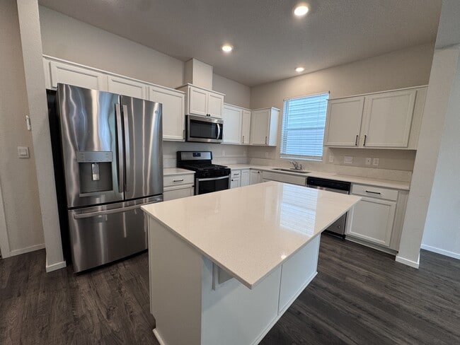 Building Photo - 896 N 18th Ave
