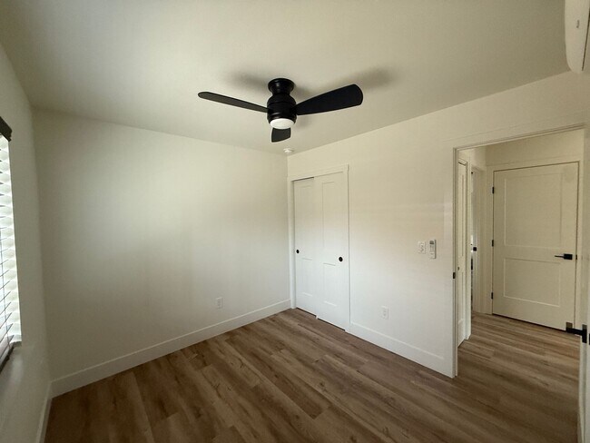 Building Photo - DSI248