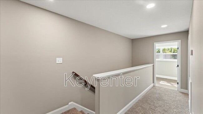 Building Photo - 3527 Lynn Ave