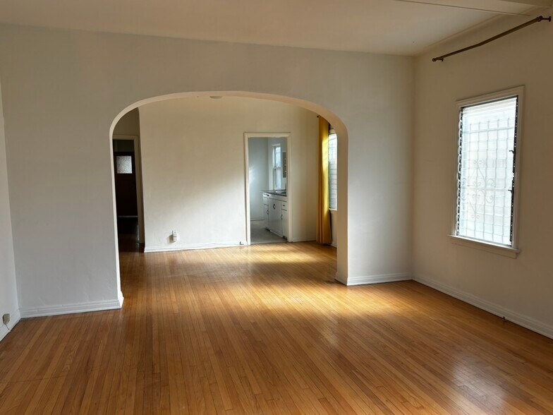 Liv.room, Formal Din. Rm in back,Office - 418 N Gardner St