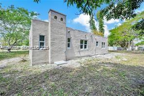 Building Photo - 1301 Sharar Ave