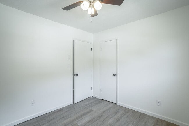 Building Photo - Spacious House in Hixson