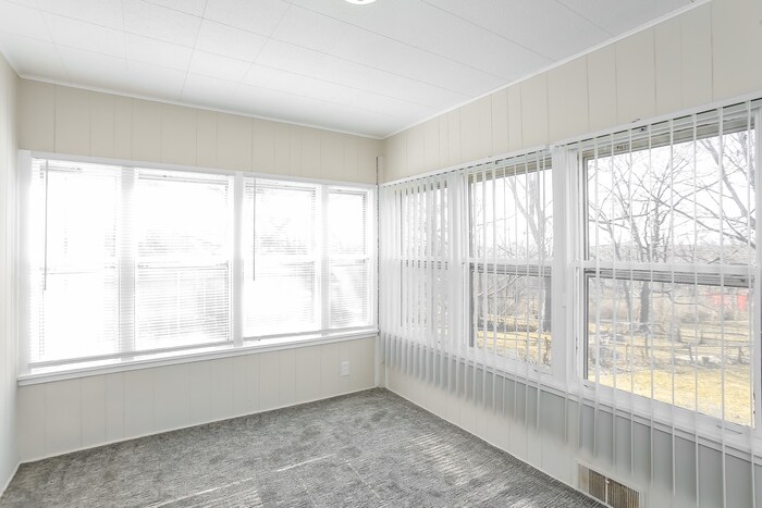 Building Photo - 5004 Glenside Dr