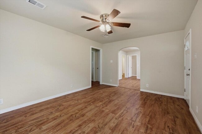 Building Photo - 2112 W Bond St
