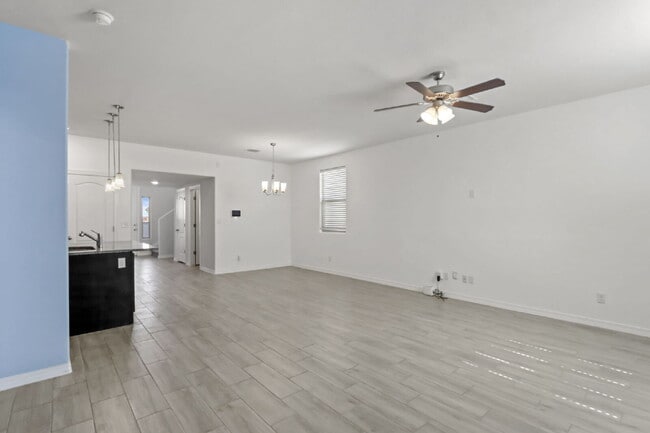Building Photo - 4-Bed, 3.5-Bath Home in 79928