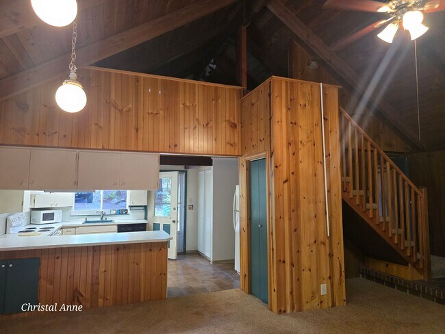 Building Photo - Waterfront 1 bedroom with a loft