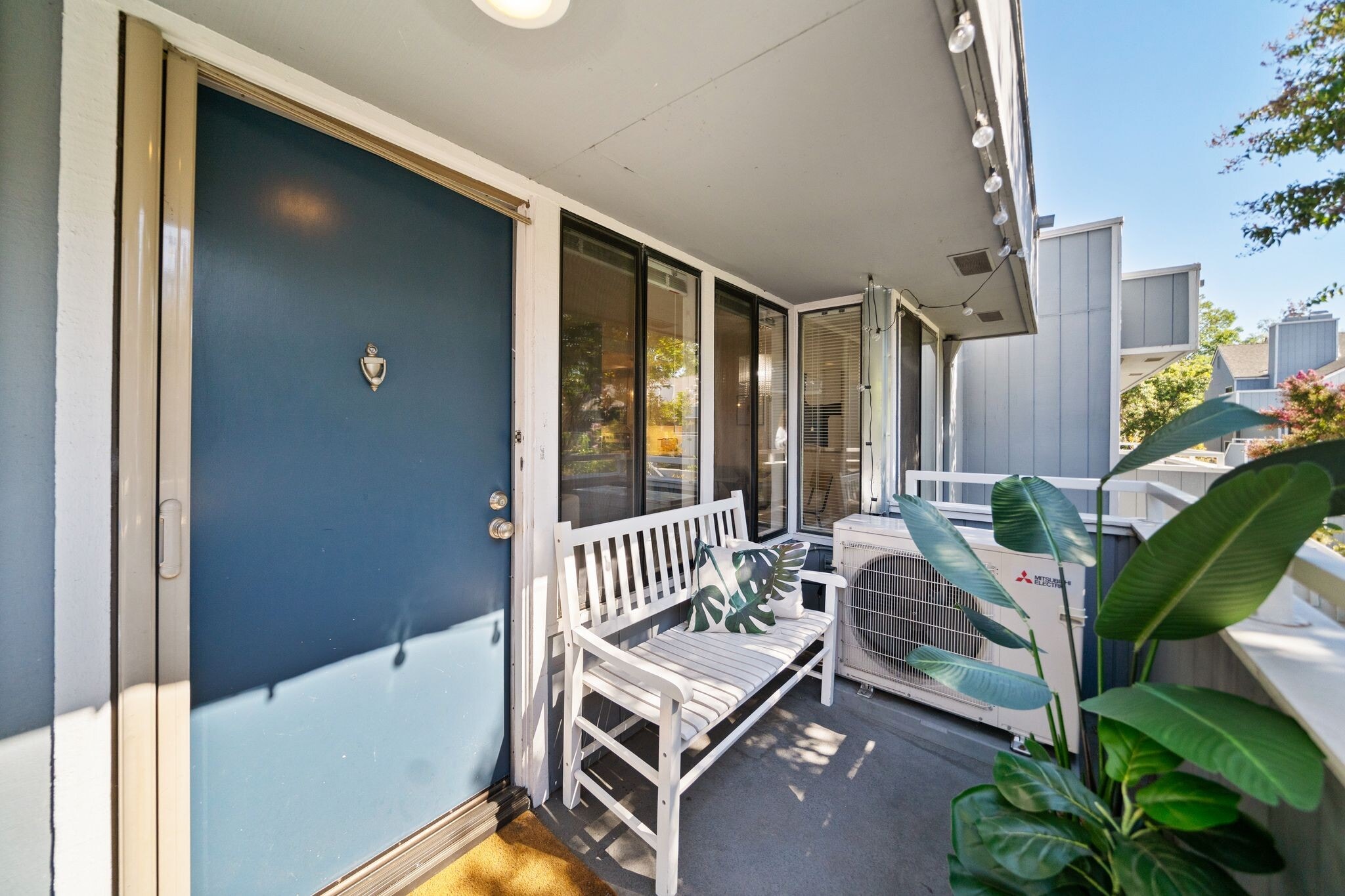 Entry - 906 La Barbera Dr