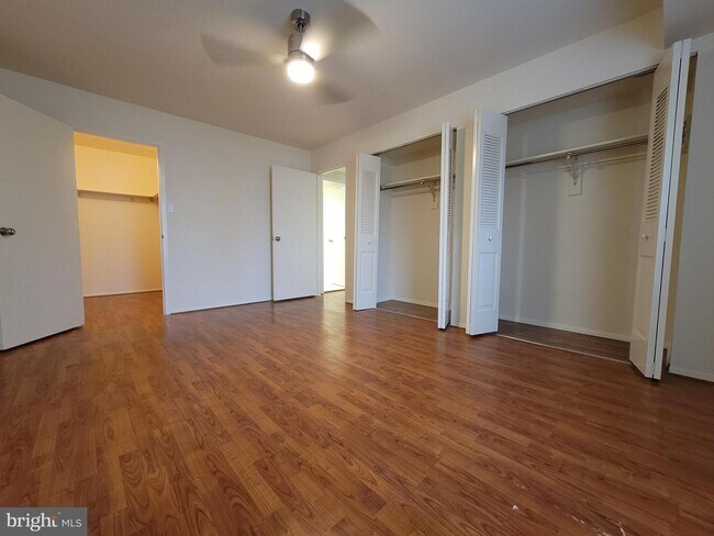 Building Photo - 433 Christopher Ave