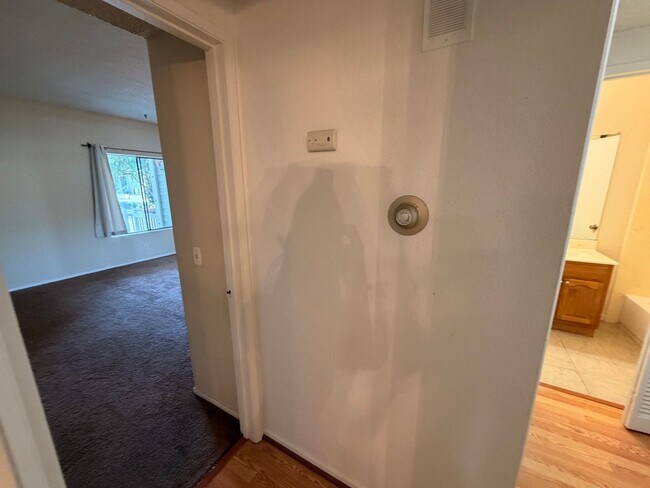 Building Photo - LARGE SECOND FLOOR CONDO UNIT IN FREMONT!