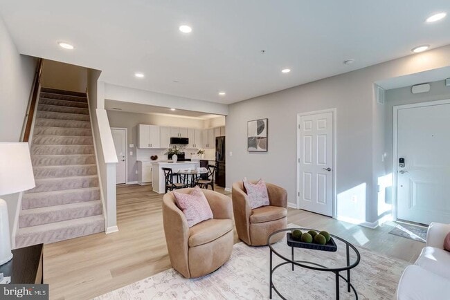 Building Photo - 44848 Tiverton Sq