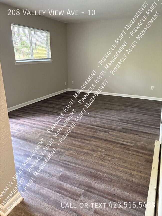 Building Photo - 208 Valley View Ave