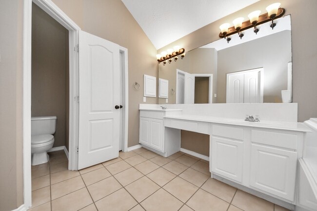 Building Photo - 10118 Heron Meadows Dr