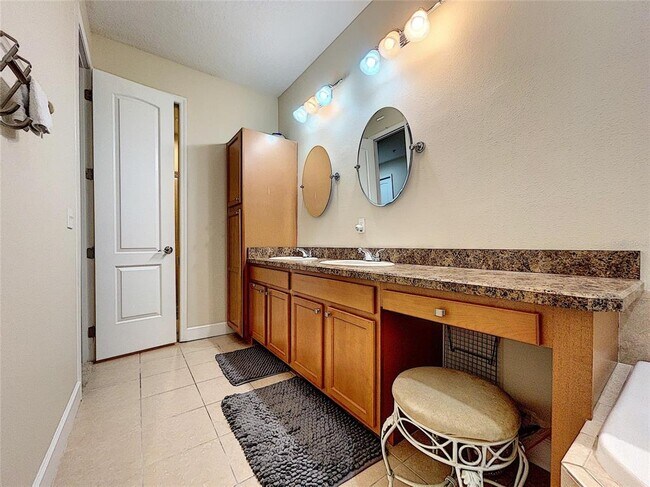 Building Photo - 3210 W Horatio St