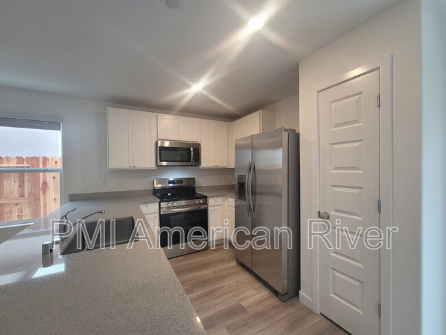 Building Photo - 7433 Penfield Dr