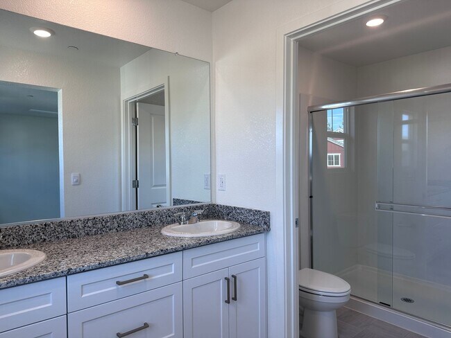 Building Photo - Beautiful 2024 Built 3 bed 2 bath!