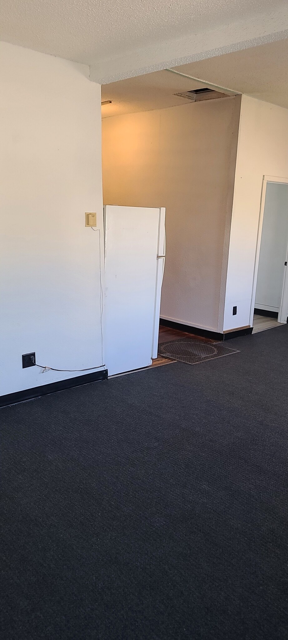 Building Photo - 111 Main St