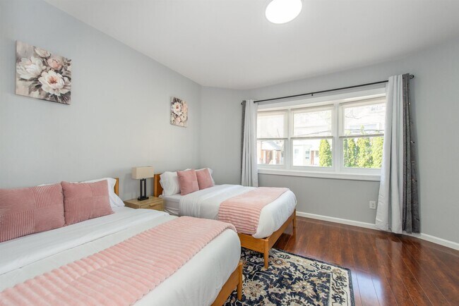 Building Photo - 19 W 27th St