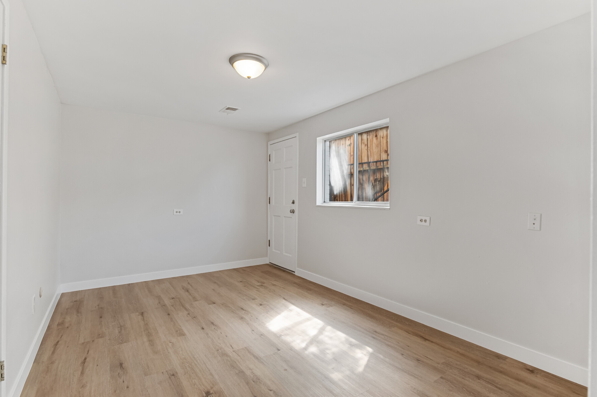 Building Photo - 9061 Osceola St