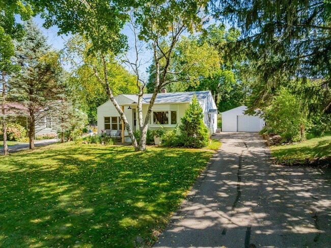 Primary Photo - 401 Merrill Crest Dr