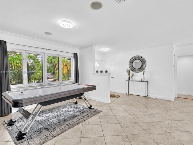 Building Photo - 413 Tamarind Dr