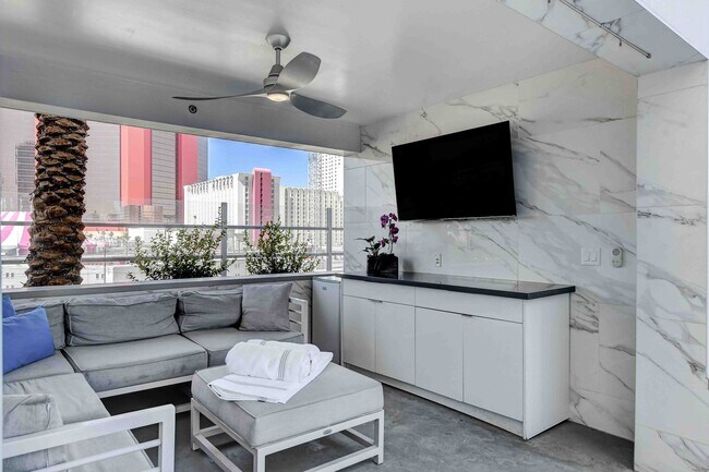 Building Photo - Sky Las Vegas - 2809